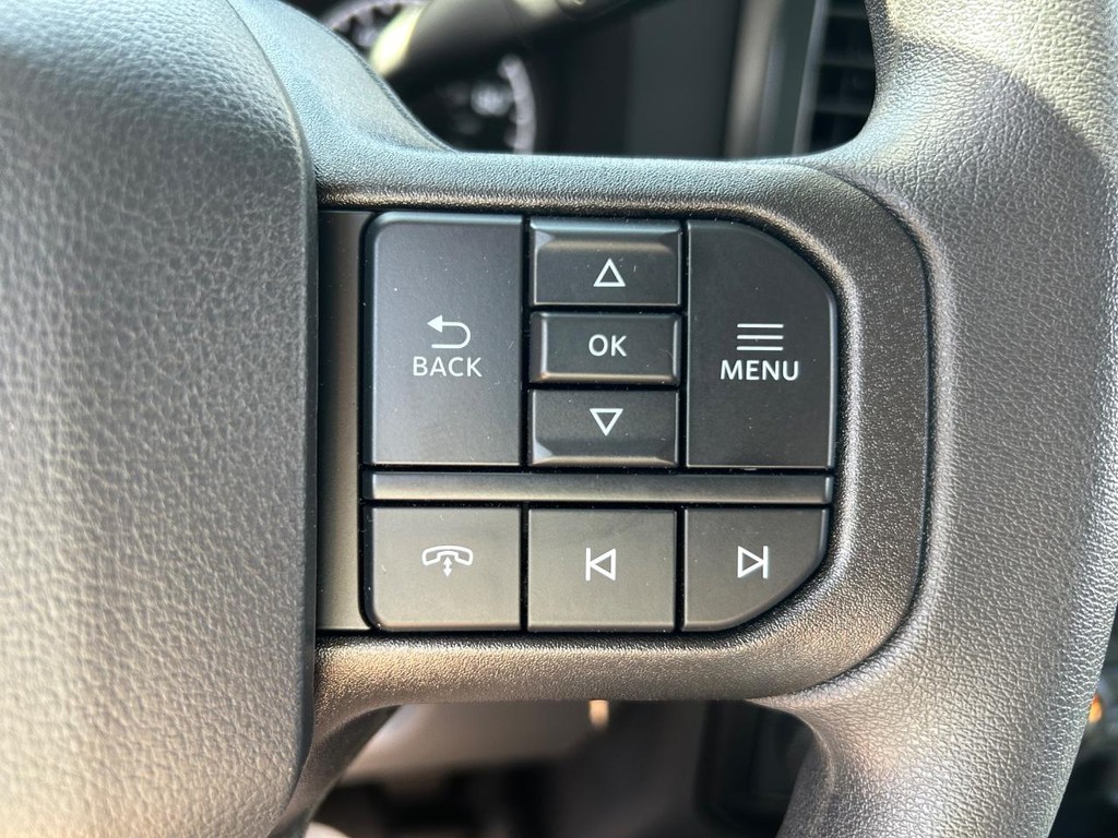 Ford Super Duty F-350 DRW Vehicle Full-screen Gallery Image 6