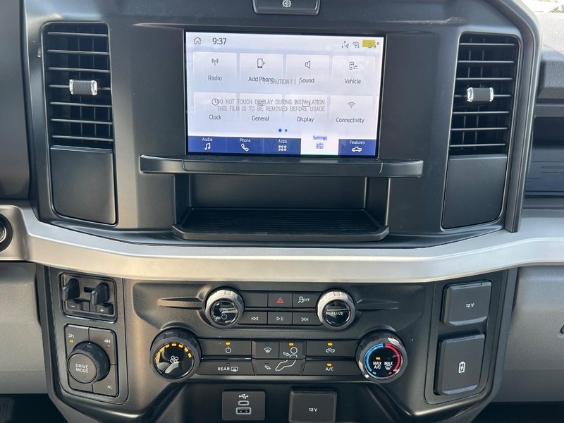 Ford Super Duty F-350 DRW Vehicle Full-screen Gallery Image 11