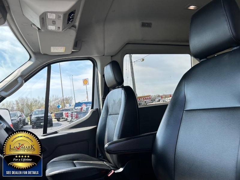 Ford Transit Passenger Wagon Vehicle Full-screen Gallery Image 9