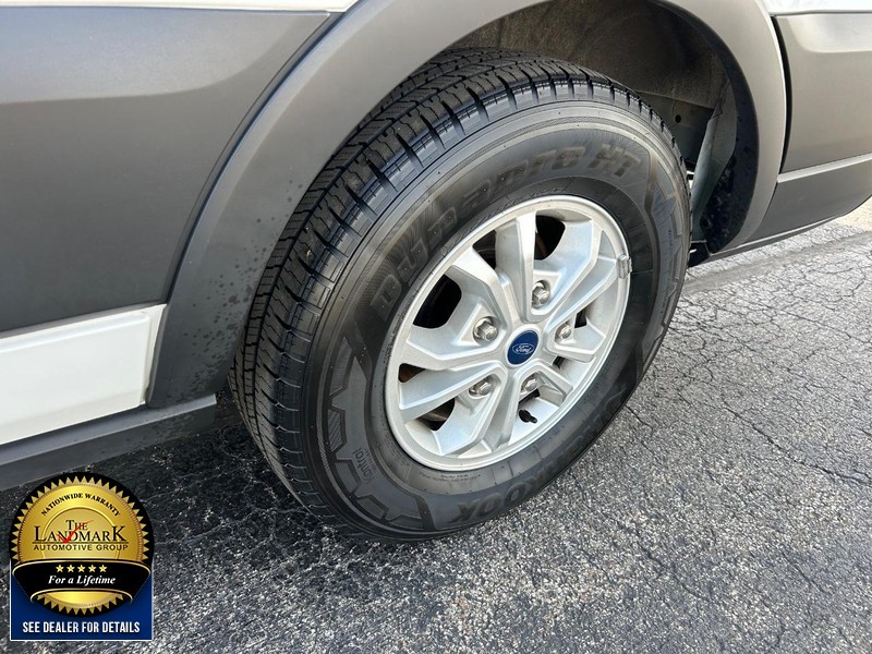 Ford Transit Passenger Wagon Vehicle Full-screen Gallery Image 19