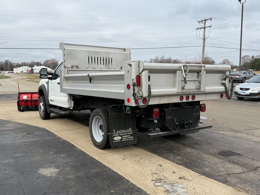 Ford Super Duty F-450 DRW Vehicle Full-screen Gallery Image 6