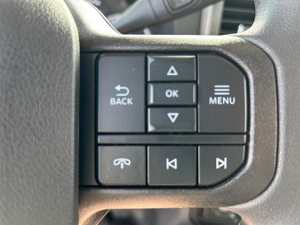 Ford Super Duty F-450 DRW Vehicle Full-screen Gallery Image 10