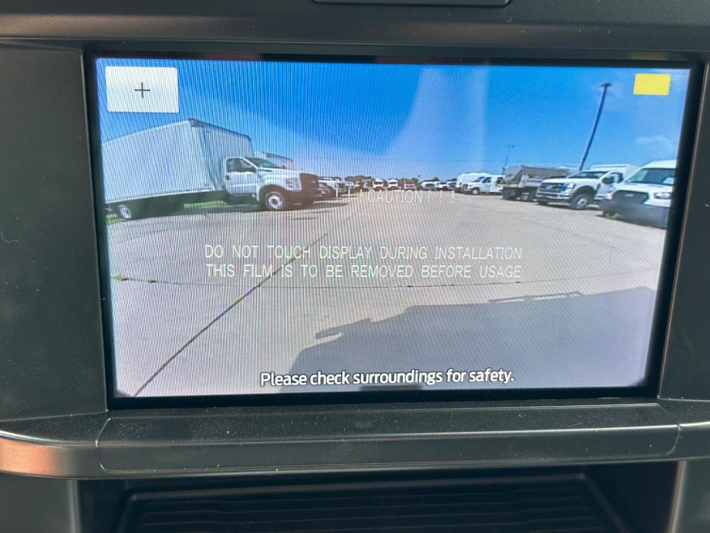 Ford Super Duty F-450 DRW Vehicle Full-screen Gallery Image 11