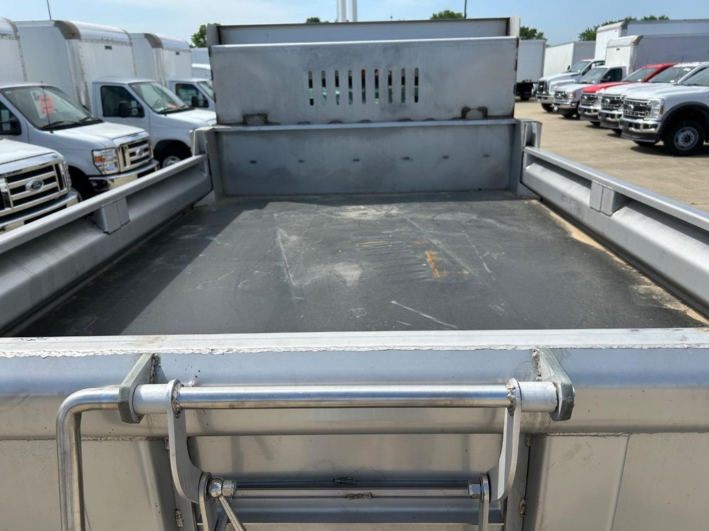 Ford Super Duty F-450 DRW Vehicle Full-screen Gallery Image 15