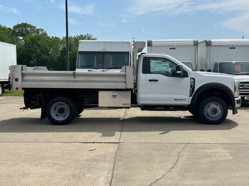 Ford Super Duty F-450 DRW Vehicle Full-screen Gallery Image 2