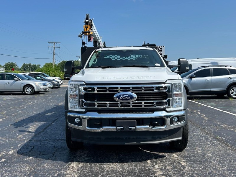 Ford Super Duty F-600 DRW Vehicle Full-screen Gallery Image 4