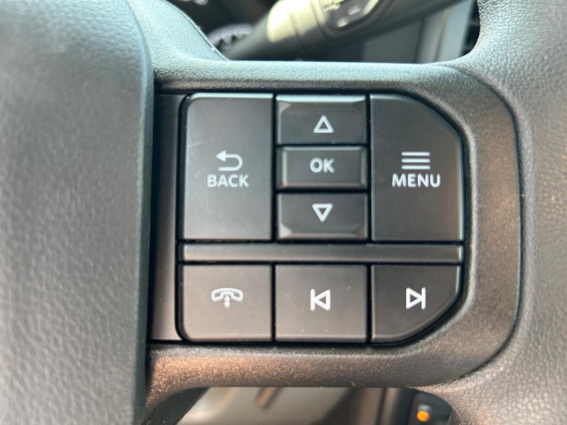 Ford Super Duty F-600 DRW Vehicle Full-screen Gallery Image 11