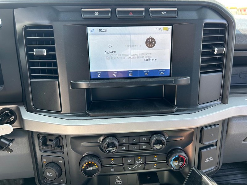 Ford Super Duty F-600 DRW Vehicle Full-screen Gallery Image 15