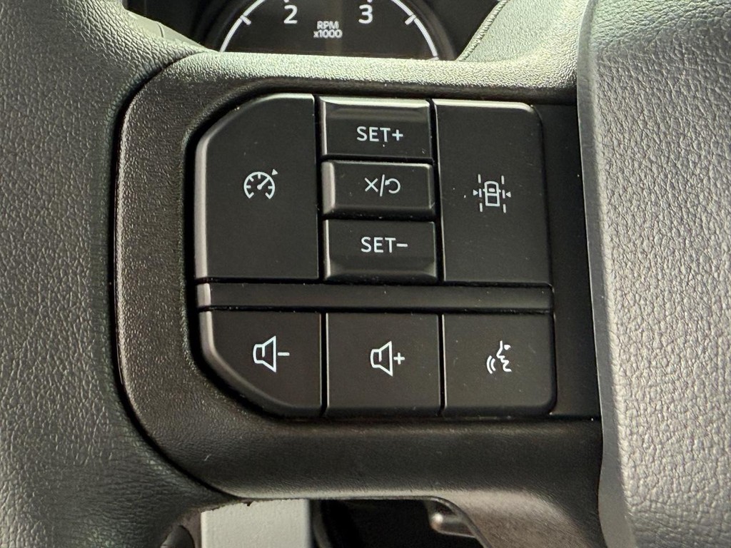 Ford Super Duty F-450 DRW Vehicle Full-screen Gallery Image 10