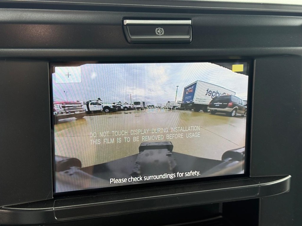 Ford Super Duty F-450 DRW Vehicle Full-screen Gallery Image 13
