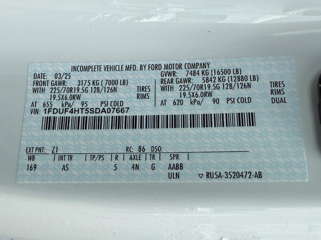 Ford Super Duty F-450 DRW Vehicle Full-screen Gallery Image 20