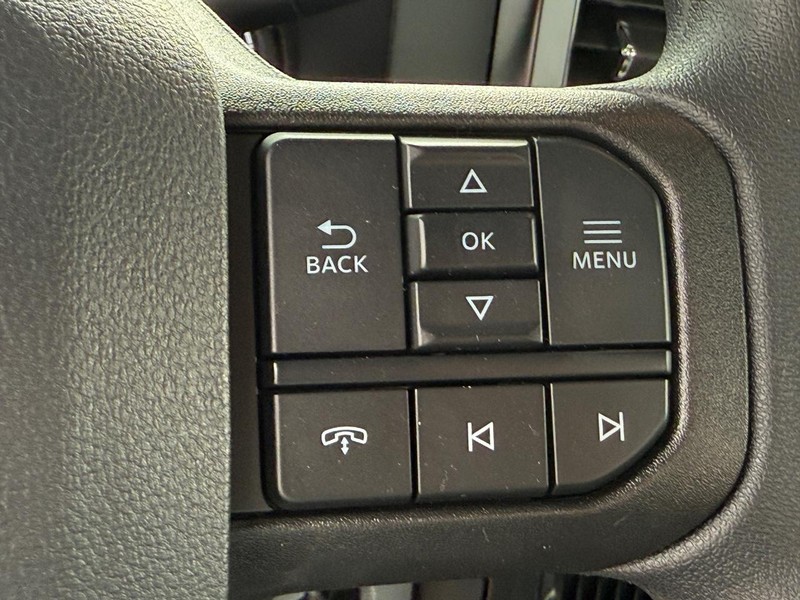 Ford Super Duty F-450 DRW Vehicle Full-screen Gallery Image 11