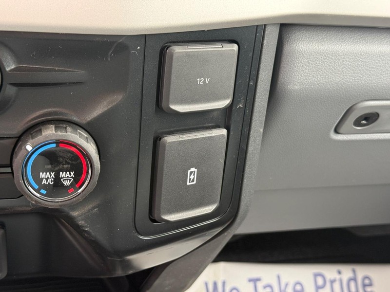 Ford Super Duty F-450 DRW Vehicle Full-screen Gallery Image 16