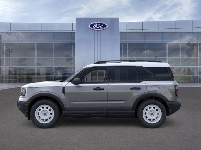 Ford Bronco Sport Vehicle Full-screen Gallery Image 3