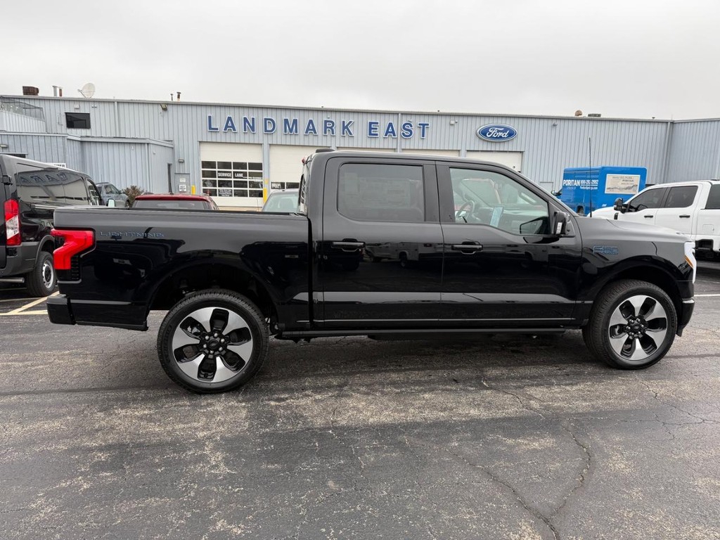 Ford F-150 Lightning Vehicle Full-screen Gallery Image 2