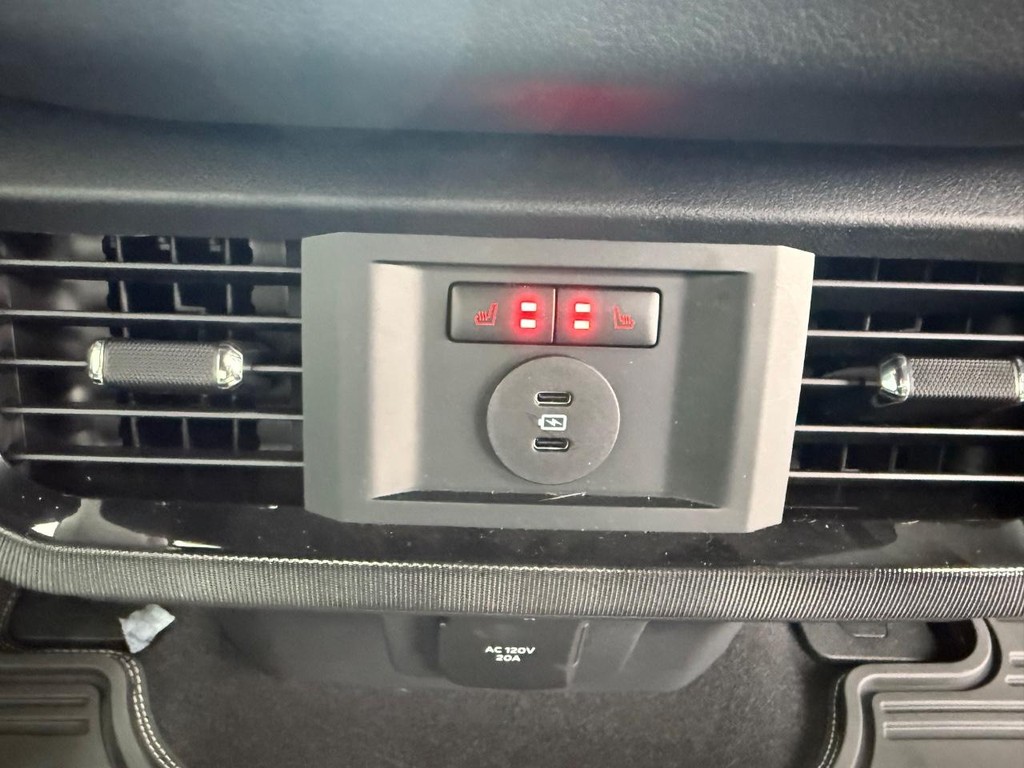 Ford F-150 Lightning Vehicle Full-screen Gallery Image 12