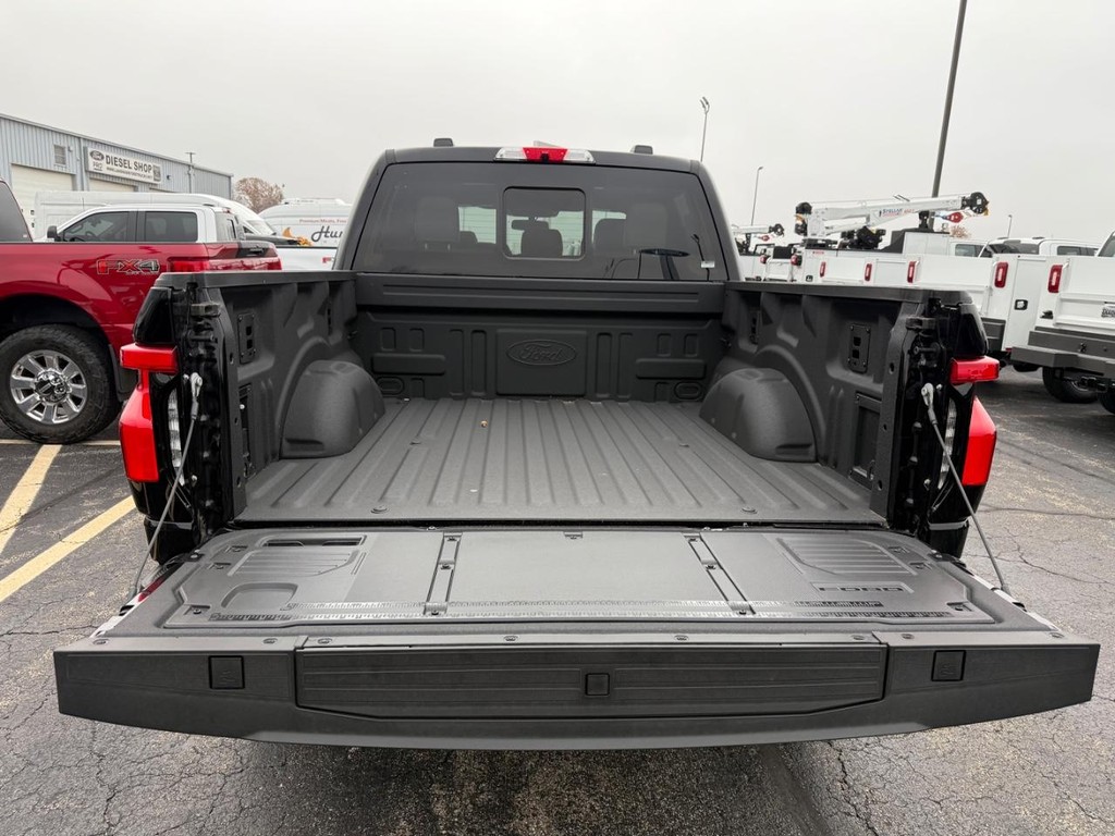 Ford F-150 Lightning Vehicle Full-screen Gallery Image 16