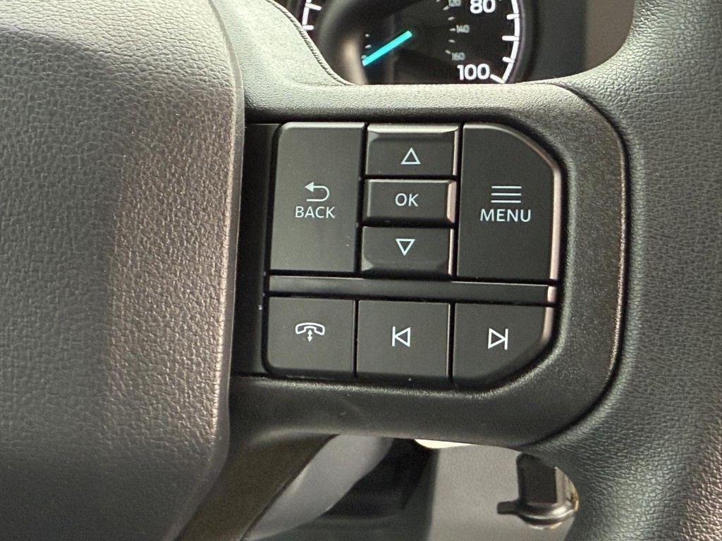 Ford Super Duty F-450 DRW Vehicle Full-screen Gallery Image 13