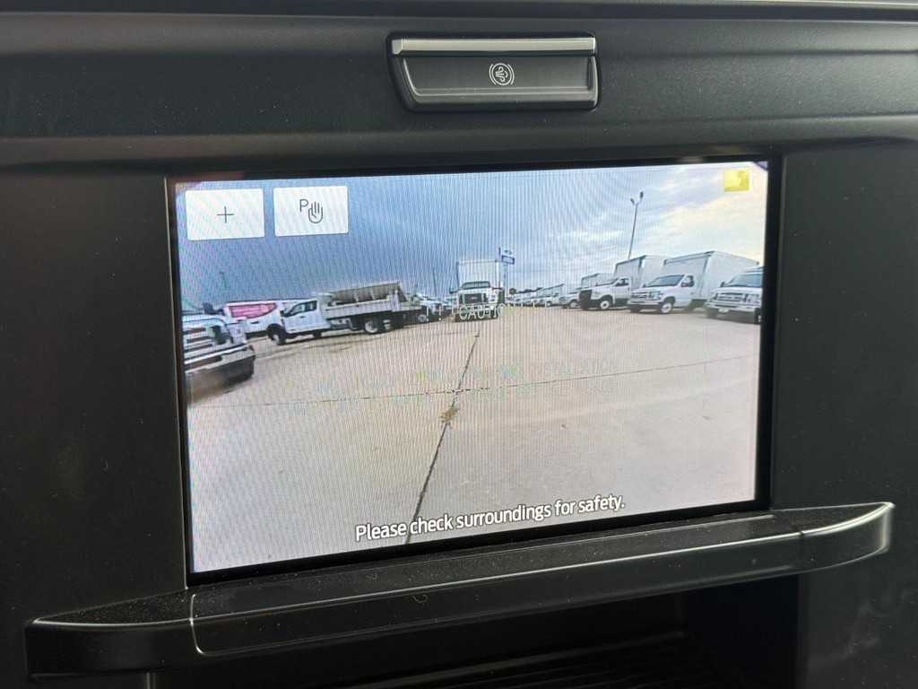 Ford Super Duty F-450 DRW Vehicle Full-screen Gallery Image 15