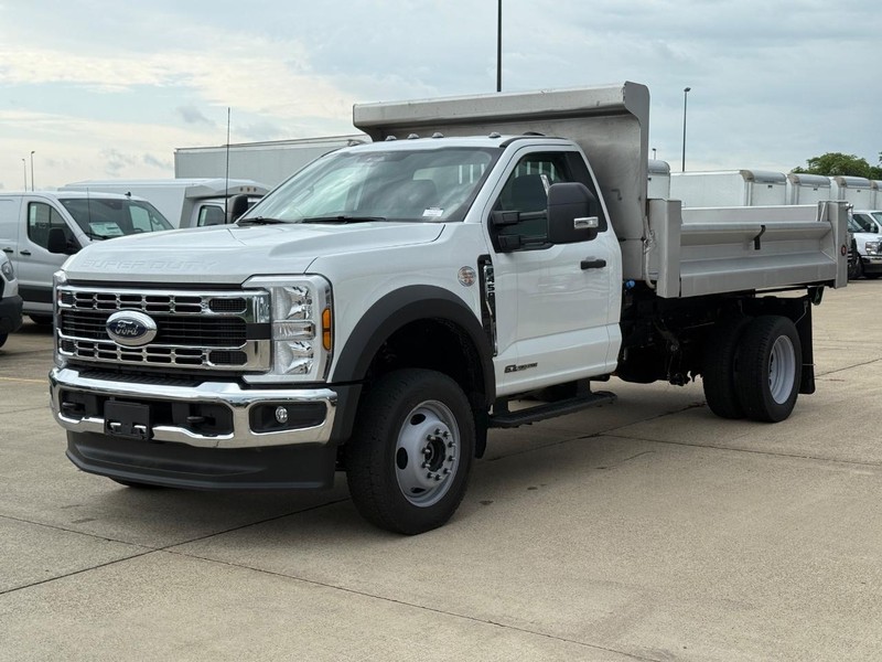 Ford Super Duty F-450 DRW Vehicle Full-screen Gallery Image 7