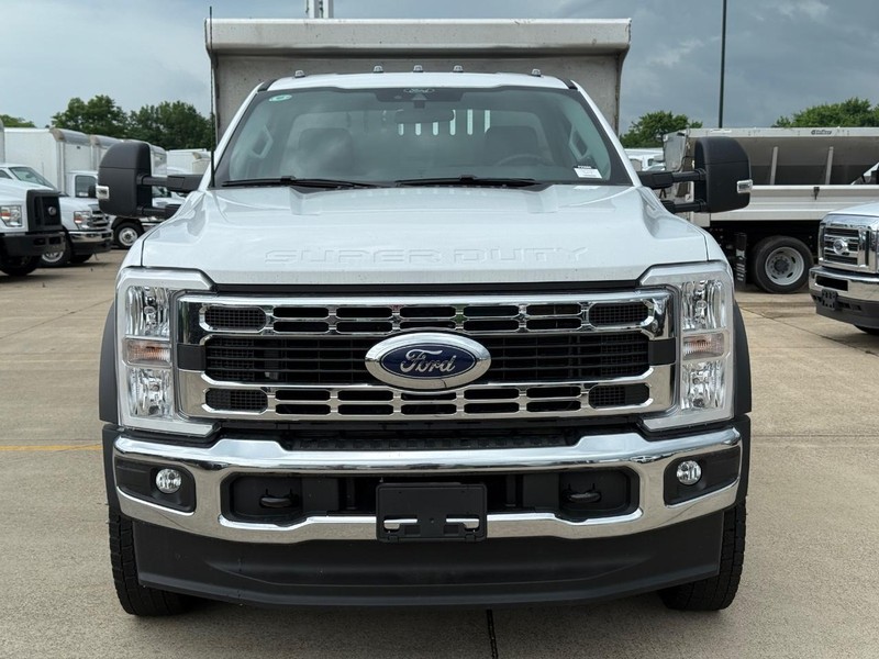 Ford Super Duty F-450 DRW Vehicle Full-screen Gallery Image 8
