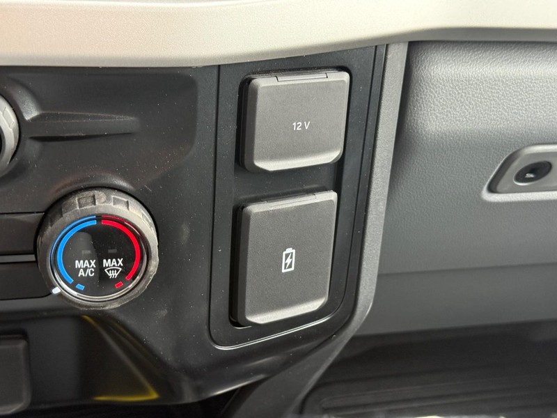 Ford Super Duty F-450 DRW Vehicle Full-screen Gallery Image 18