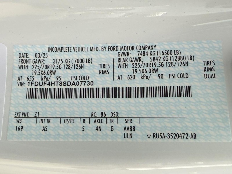 Ford Super Duty F-450 DRW Vehicle Full-screen Gallery Image 23