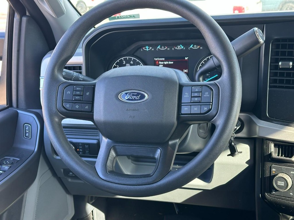 Ford Super Duty F-250 SRW Vehicle Full-screen Gallery Image 6