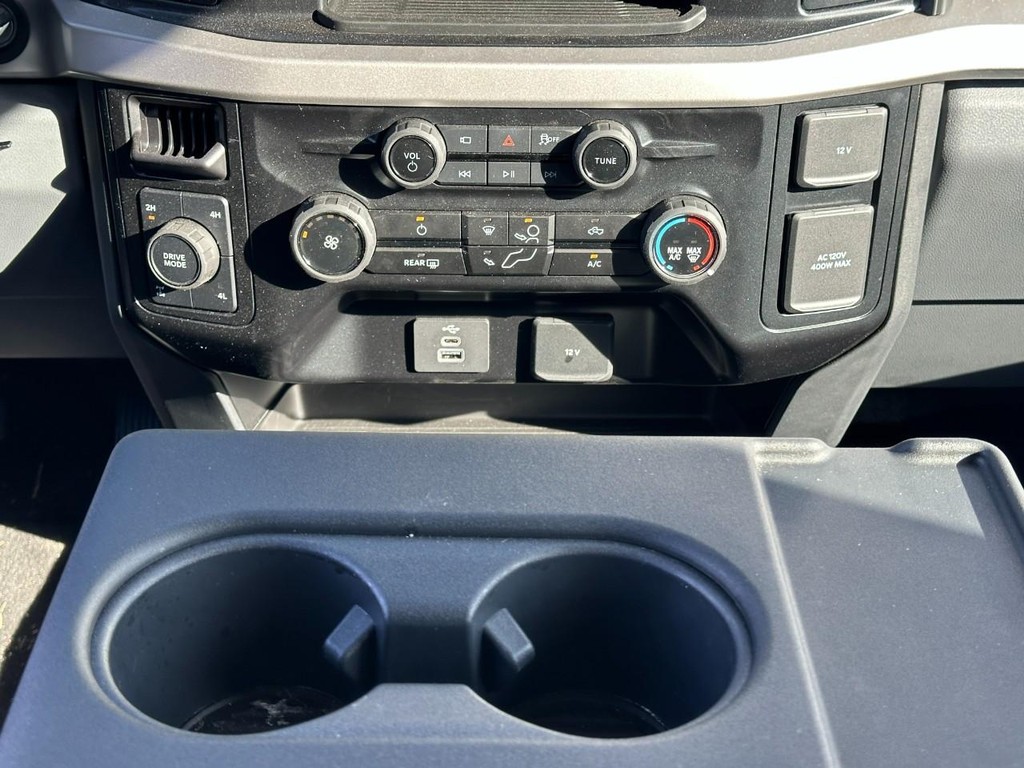 Ford Super Duty F-250 SRW Vehicle Full-screen Gallery Image 8