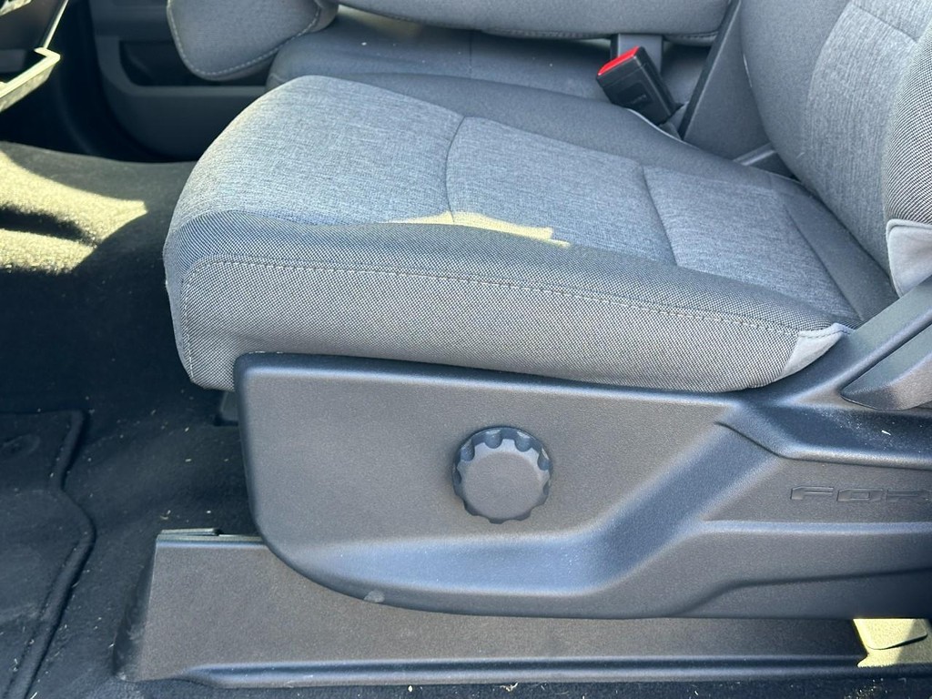 Ford Super Duty F-250 SRW Vehicle Full-screen Gallery Image 10