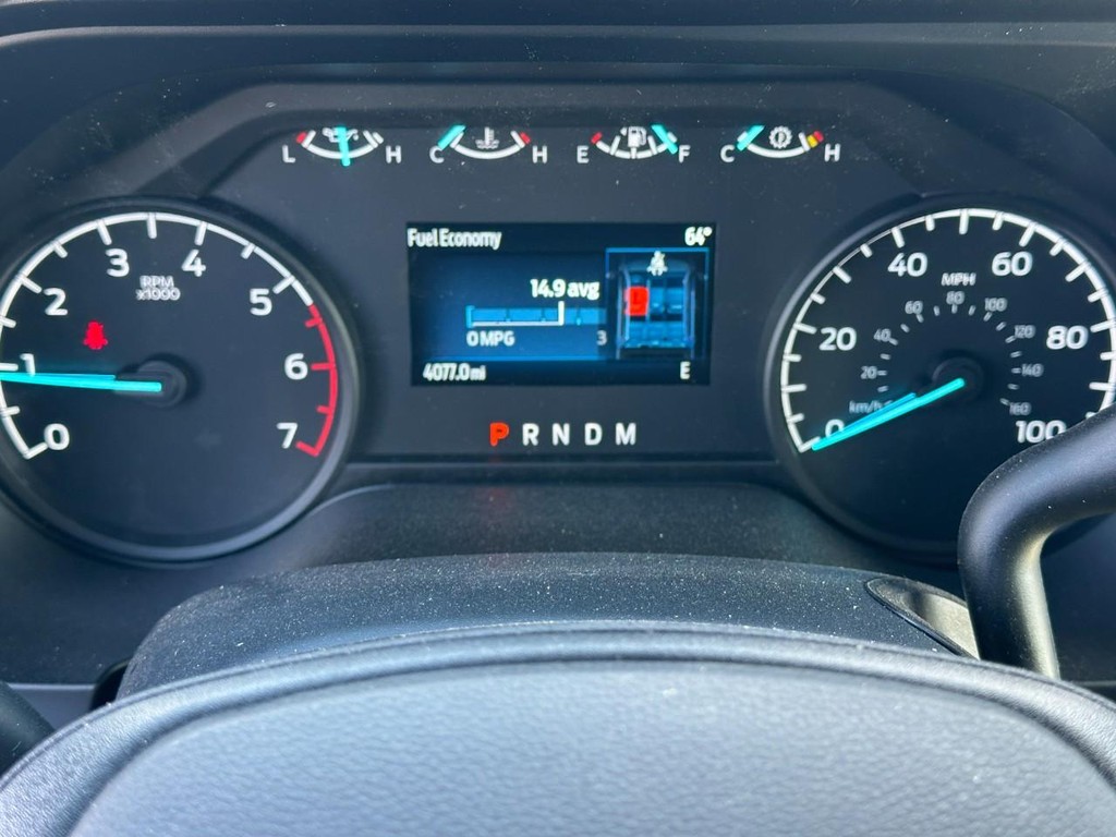 Ford Super Duty F-250 SRW Vehicle Full-screen Gallery Image 13