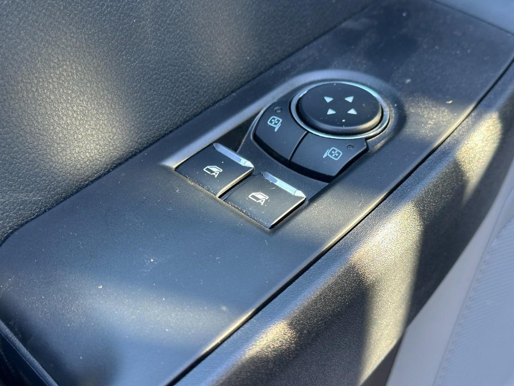 Ford Super Duty F-450 DRW Vehicle Full-screen Gallery Image 7