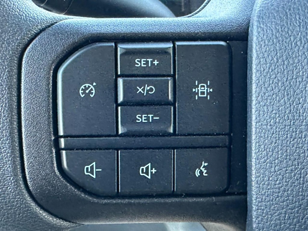 Ford Super Duty F-450 DRW Vehicle Full-screen Gallery Image 8