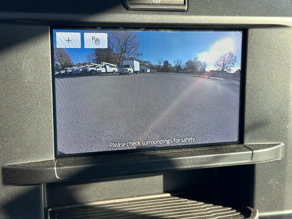 Ford Super Duty F-450 DRW Vehicle Full-screen Gallery Image 12