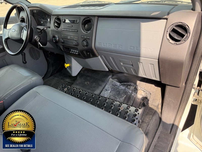 Ford Super Duty F-750 Straight Frame Vehicle Full-screen Gallery Image 11