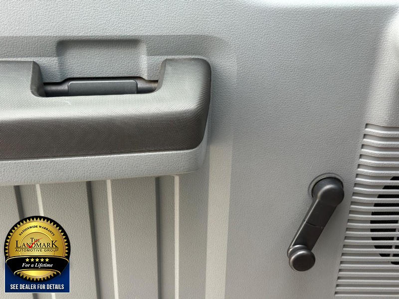 Ford Super Duty F-750 Straight Frame Vehicle Full-screen Gallery Image 24