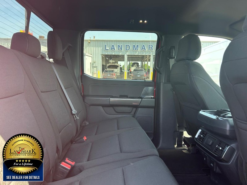 Ford F-150 Vehicle Full-screen Gallery Image 16