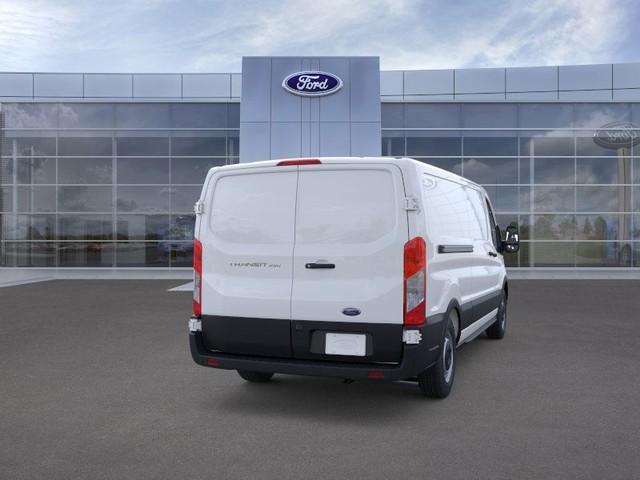 Ford Transit-250 Vehicle Full-screen Gallery Image 8