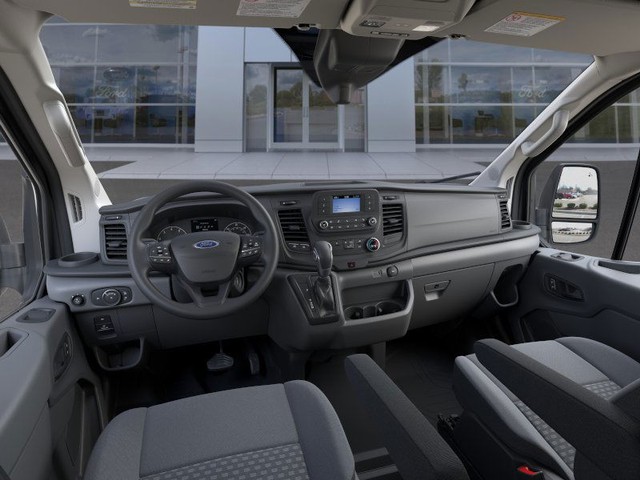Ford Transit-250 Vehicle Full-screen Gallery Image 9