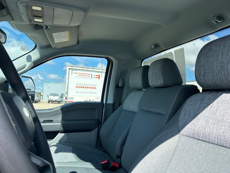 Ford Super Duty F-350 SRW Vehicle Full-screen Gallery Image 5