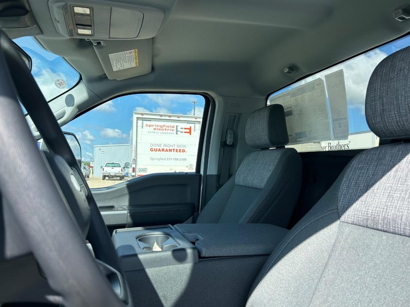 Ford Super Duty F-350 SRW Vehicle Full-screen Gallery Image 8