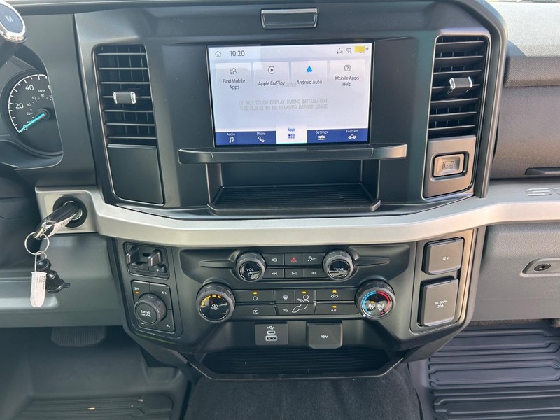 Ford Super Duty F-350 SRW Vehicle Full-screen Gallery Image 10