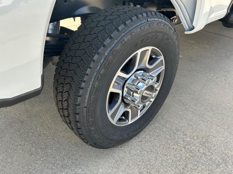 Ford Super Duty F-350 SRW Vehicle Full-screen Gallery Image 13