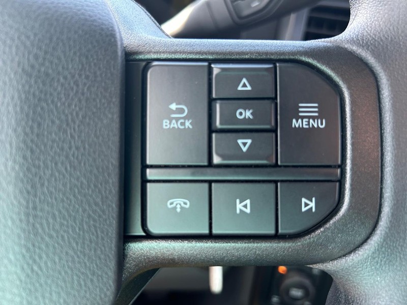 Ford Super Duty F-350 SRW Vehicle Full-screen Gallery Image 7