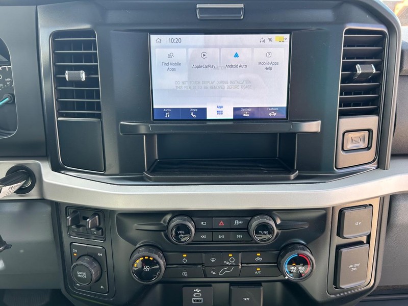 Ford Super Duty F-350 SRW Vehicle Full-screen Gallery Image 9