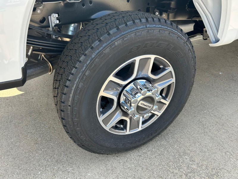 Ford Super Duty F-350 SRW Vehicle Full-screen Gallery Image 12