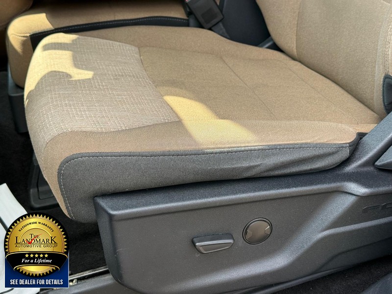 Ford F-150 Vehicle Full-screen Gallery Image 25