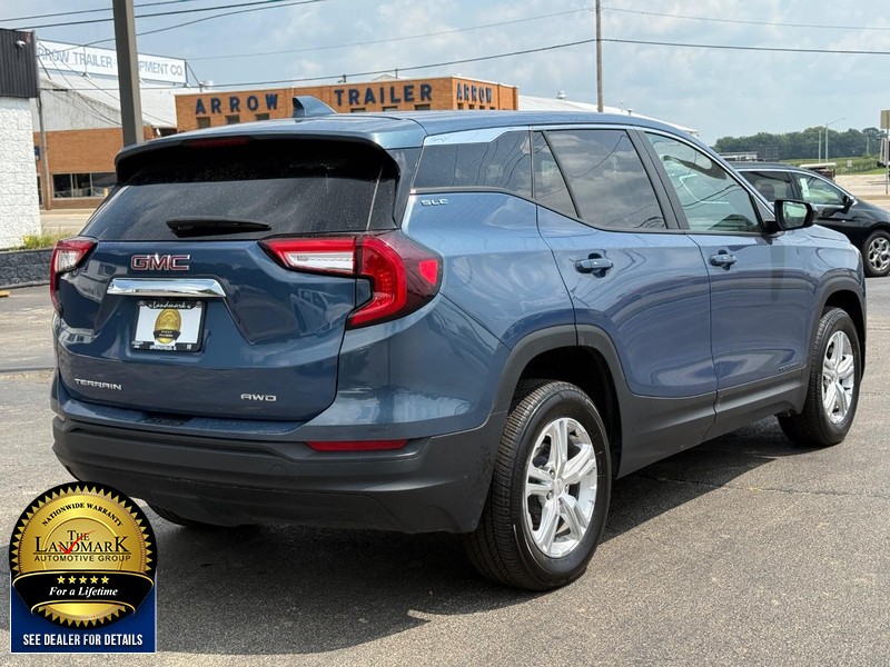 GMC Terrain Vehicle Full-screen Gallery Image 03