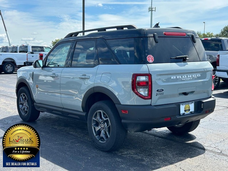 Ford Bronco Sport Vehicle Full-screen Gallery Image 6