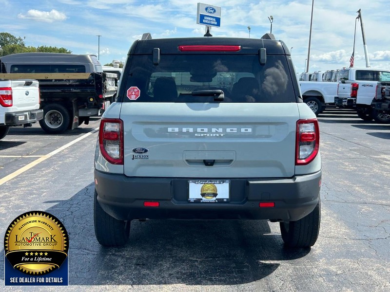 Ford Bronco Sport Vehicle Full-screen Gallery Image 7